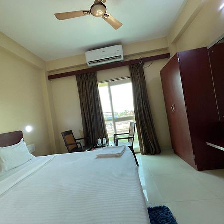 Hotel Golden Wave Purí Exteriér fotografie