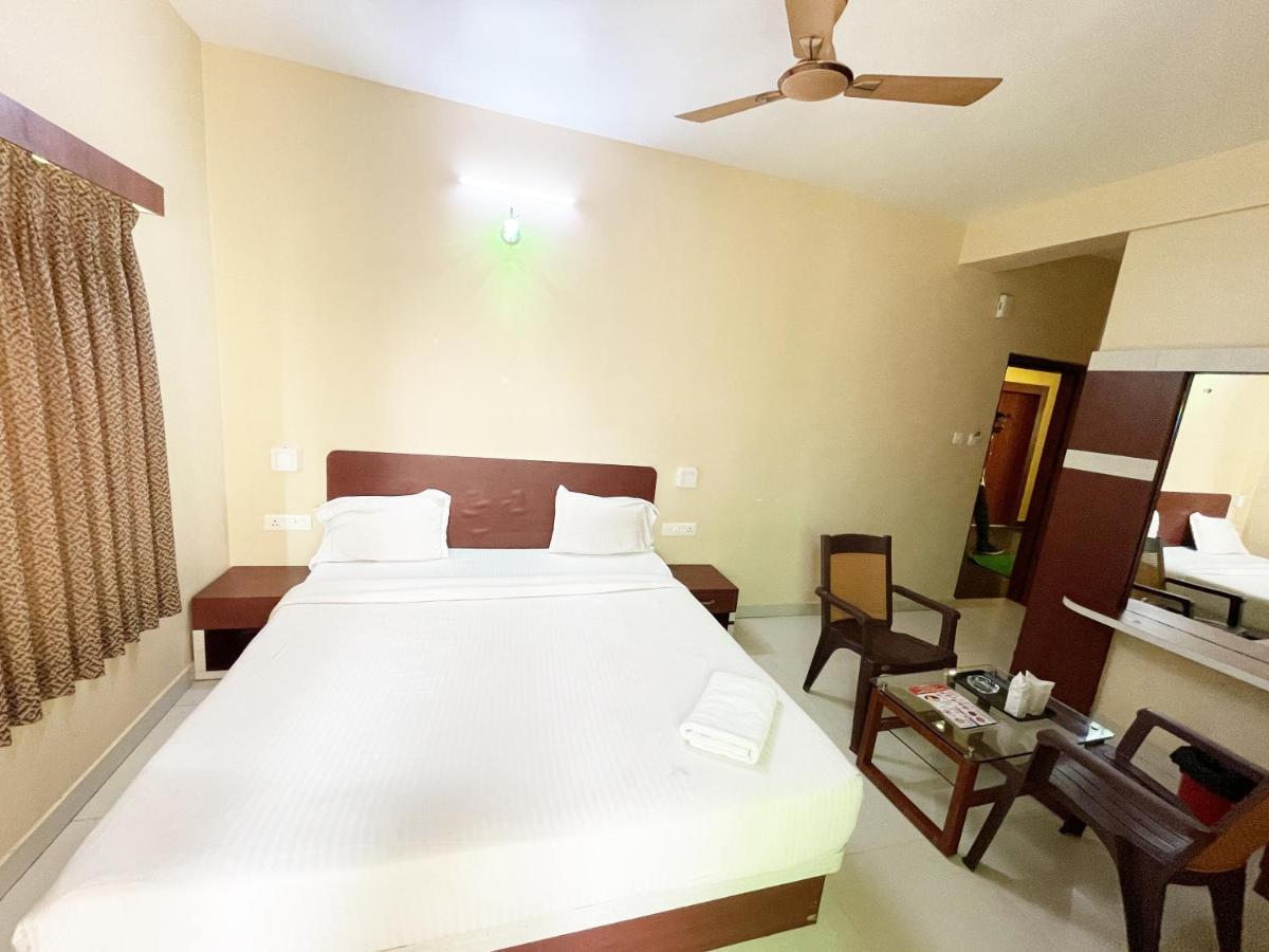 Hotel Golden Wave Purí Exteriér fotografie