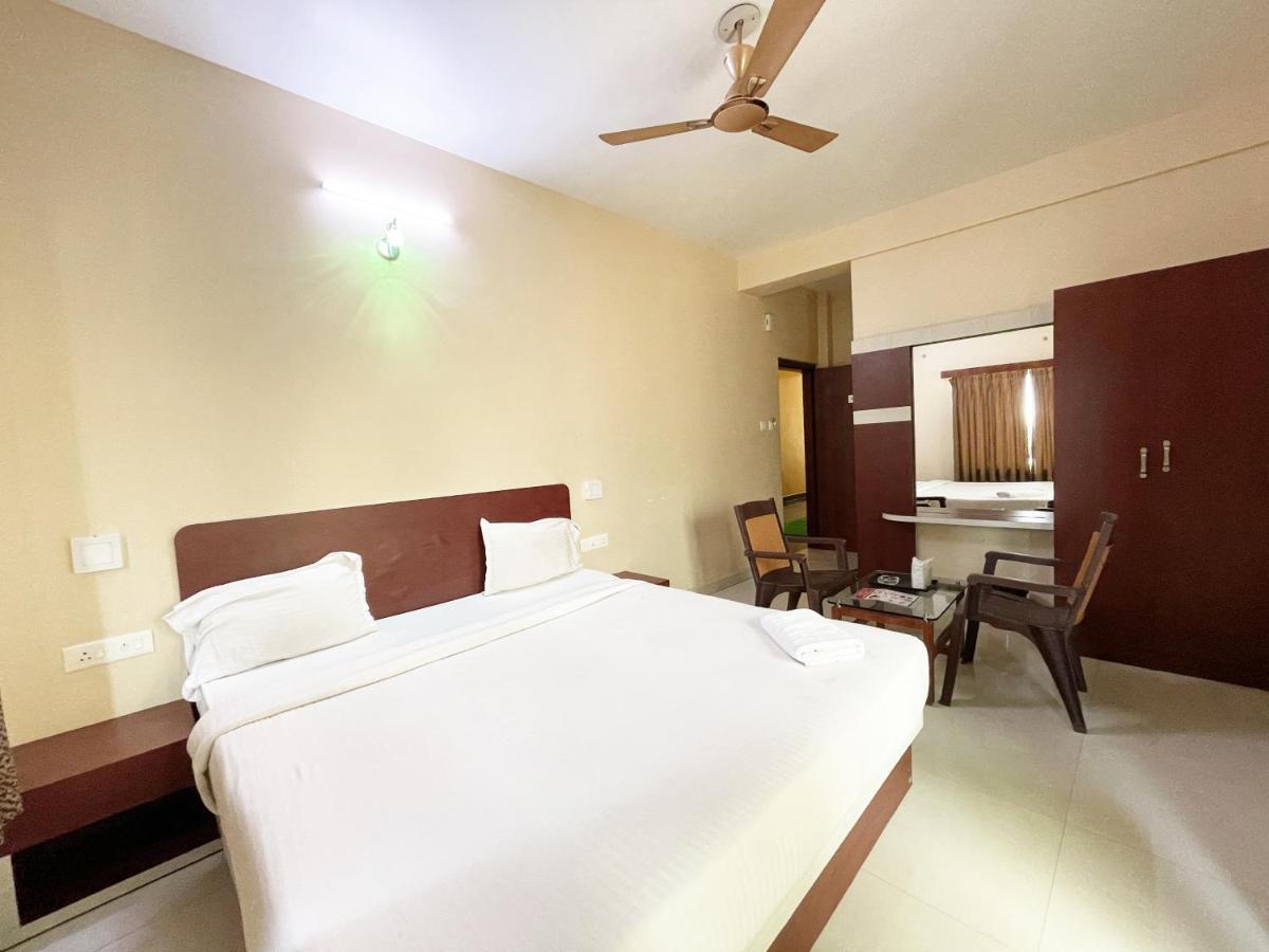 Hotel Golden Wave Purí Exteriér fotografie