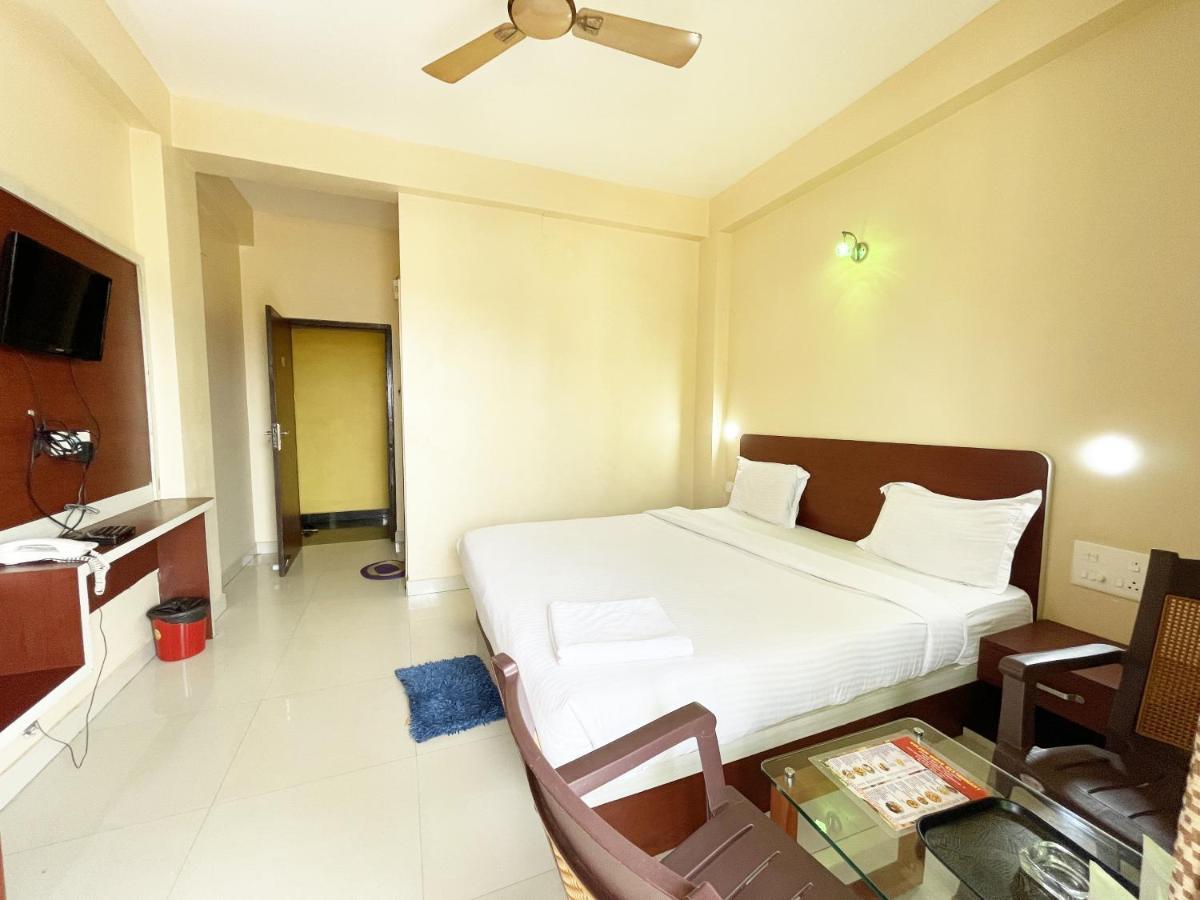 Hotel Golden Wave Purí Exteriér fotografie