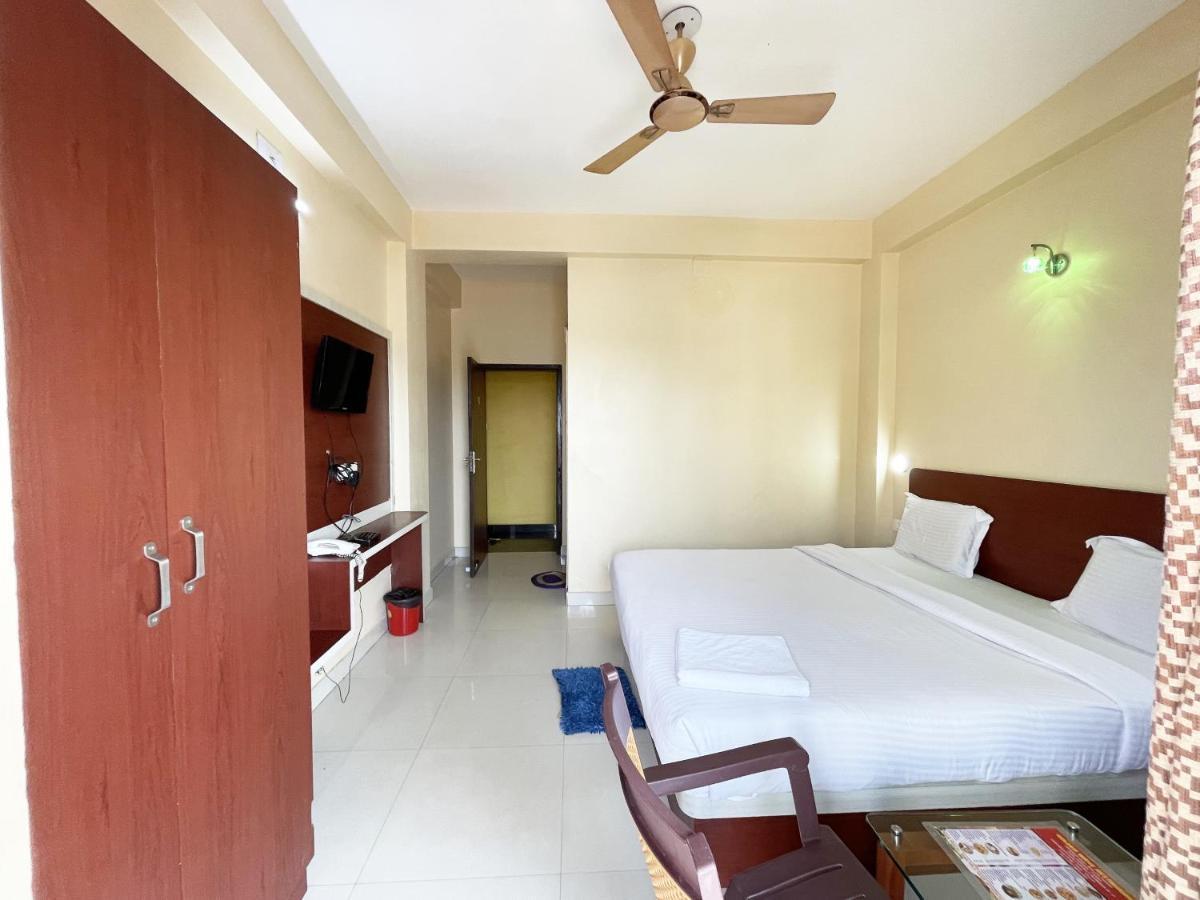 Hotel Golden Wave Purí Exteriér fotografie
