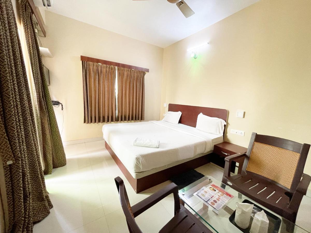 Hotel Golden Wave Purí Exteriér fotografie