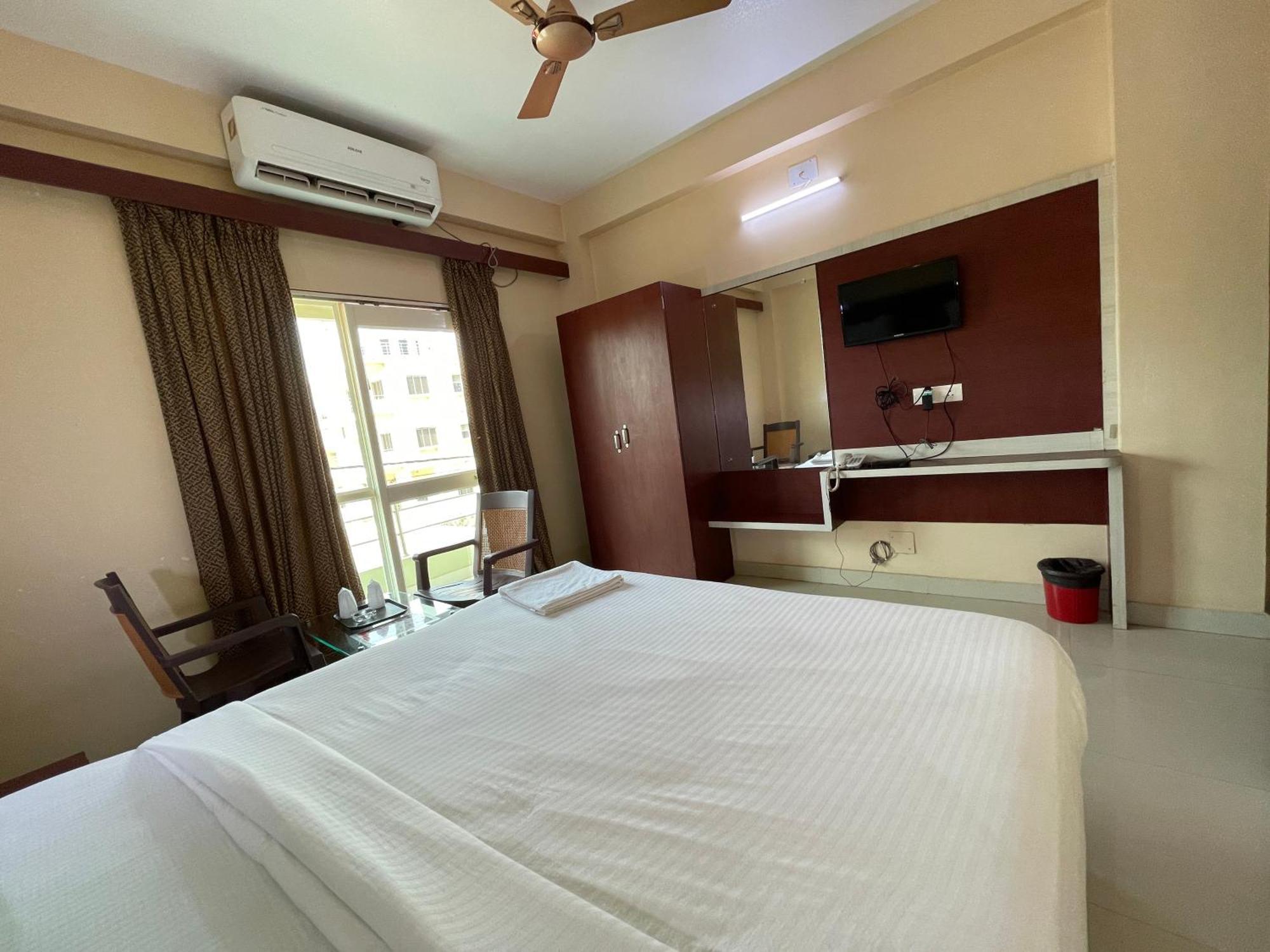 Hotel Golden Wave Purí Exteriér fotografie