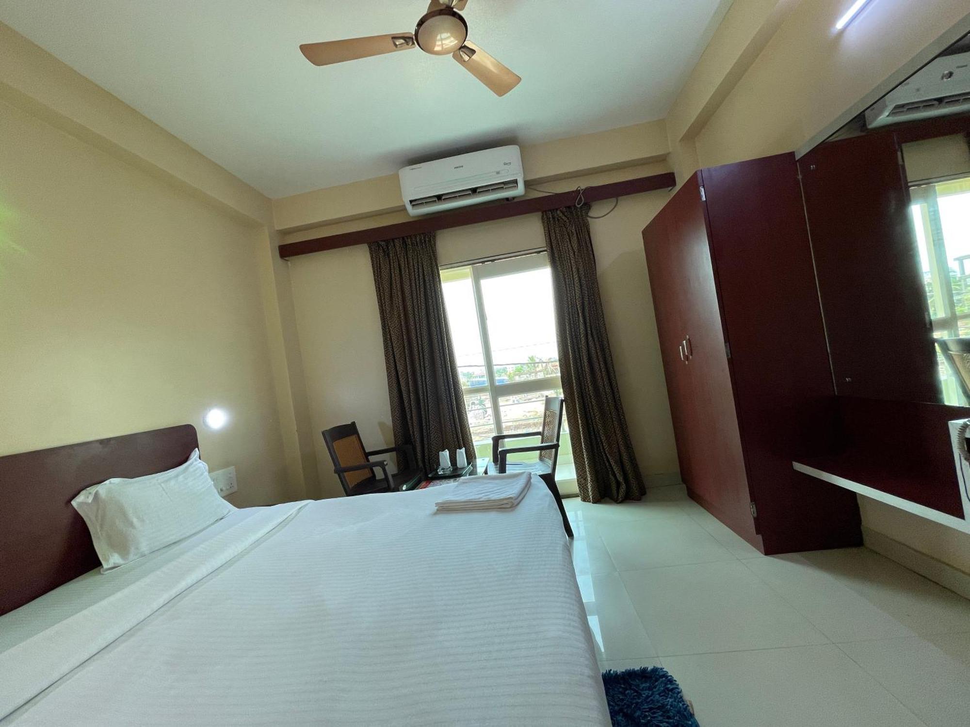 Hotel Golden Wave Purí Exteriér fotografie