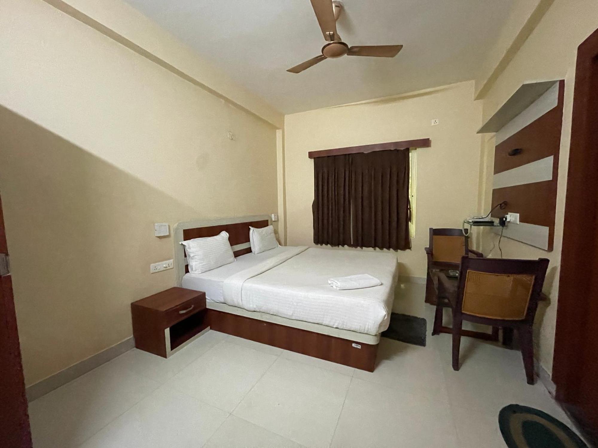 Hotel Golden Wave Purí Exteriér fotografie
